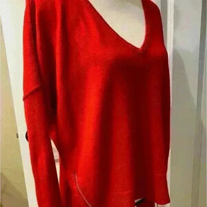 Women’s oversized red v neck Sweater‎ zipper accents medium